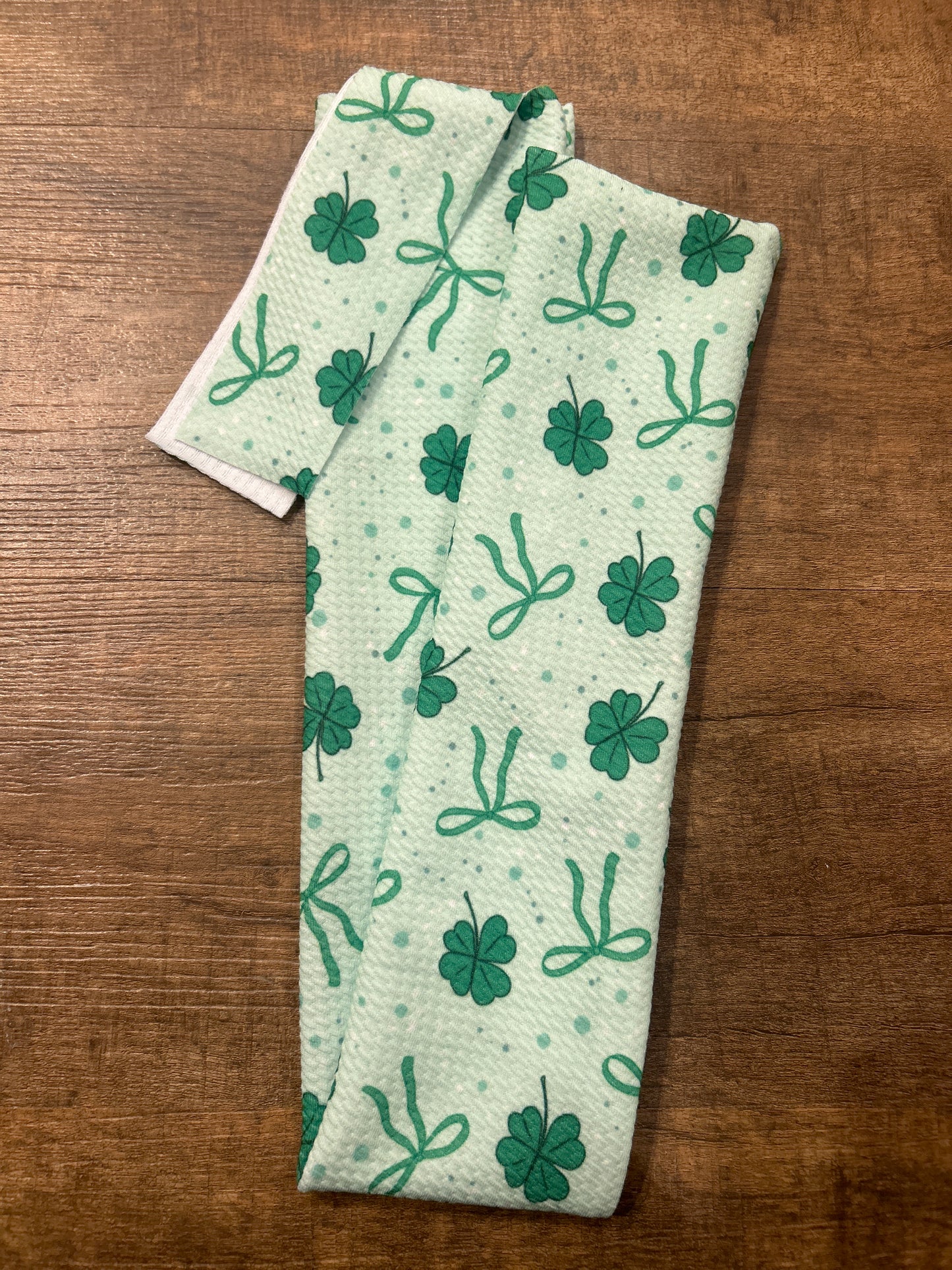 Shamrock and Bows Tail Bag